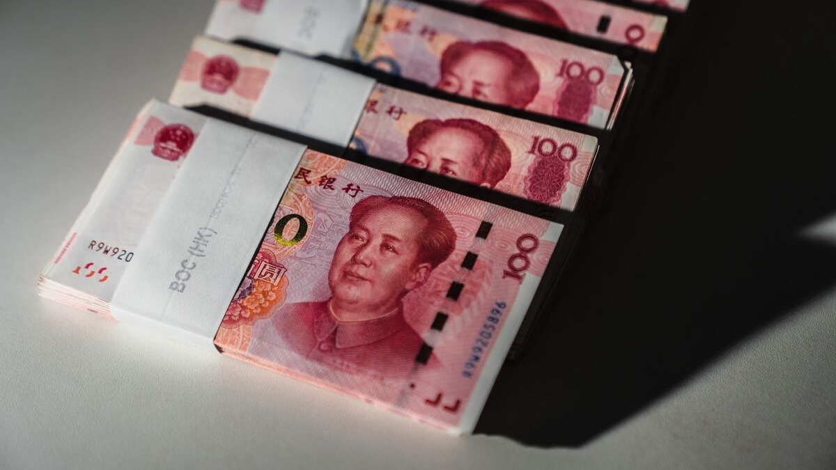 The yuan reaches a seven-month low amid reversing equity investment flows into China.
Image Source: Bloomberg
